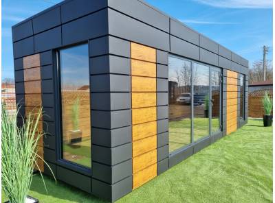 Pavilon/kontejner o vnějších rozměrech 900 cm x 300 cm 