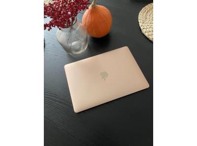 MacBook Air rose gold