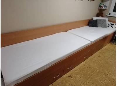 2 postele se šuplíky 