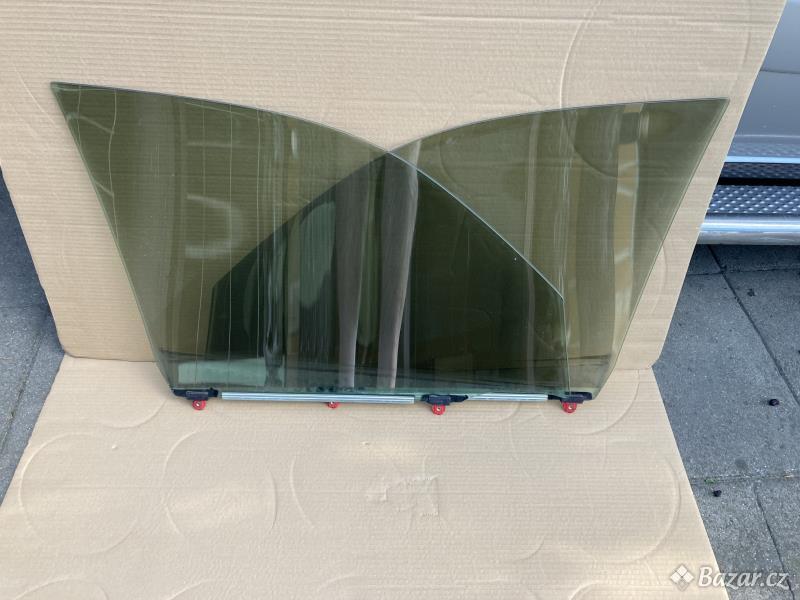 přední boční skla z Toyoty RAV4 II r.v.:2001 