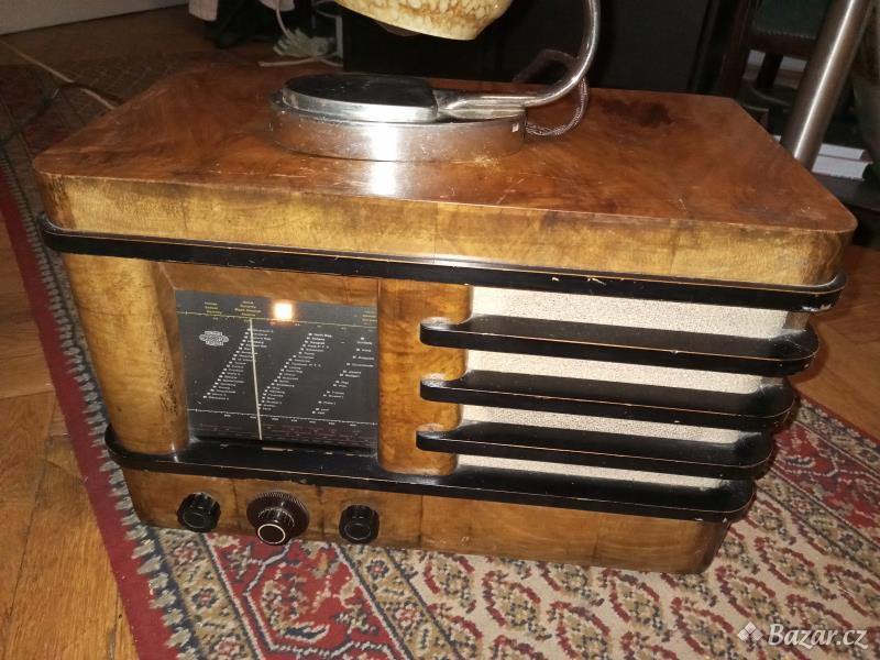 Prodám funkčné elektronkové starožitné rádio MIKROFONA.