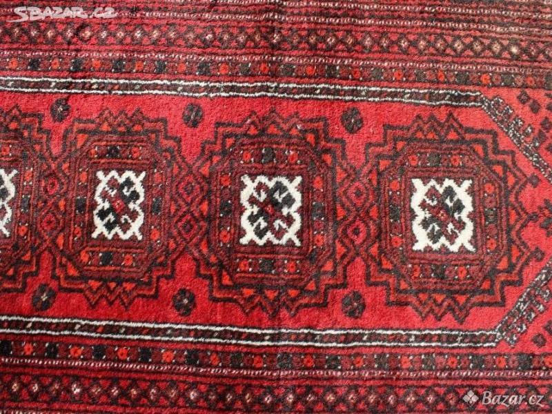 starý vlněný ručně vázaný koberec- Afghánistán, 20.století.