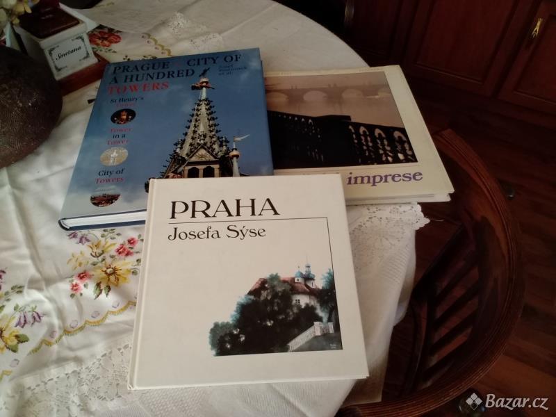 3x různé knihy o Praze