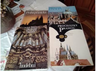 4x různé knihy o Praze