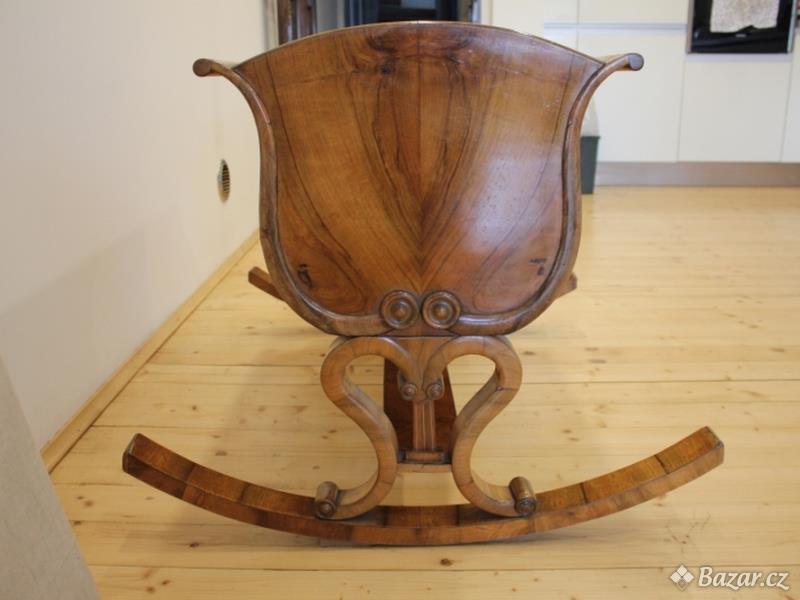 Krásná dřevěná dýhovaná kolébka, Bidermaier
