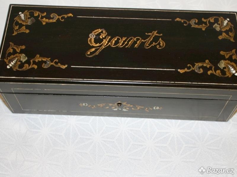 Dřevěná vykládaná krabička(šperkovnice) zdobená kovem,perletí a kostí