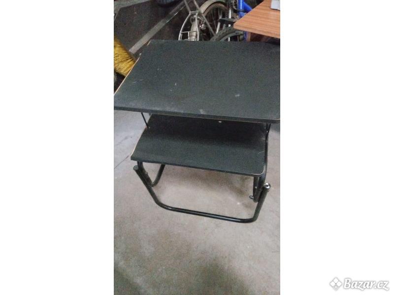 černý stolek