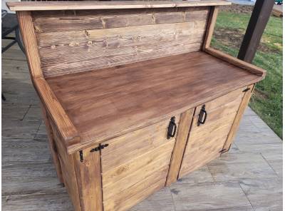 Venkovní dřevěná kartačovaná kuchyňka 