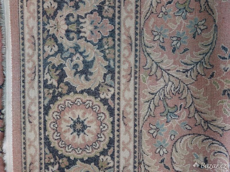 Krásný koberec