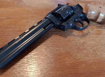 Flobert revolver ALFA 661 cal. 6mm - černý/dřevo