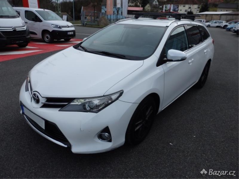 Toyota Auris 1.4D-4D Live TS  plný servis