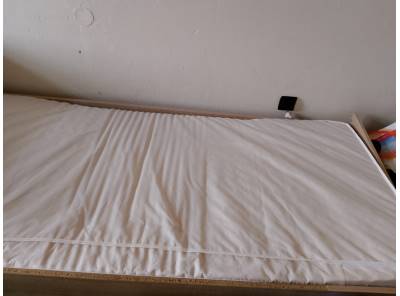 Prodám postel jednolůžko 90x200 i s matrací 