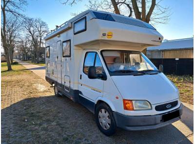 Karmann-Mobil Ford Transit kempingový vůz.