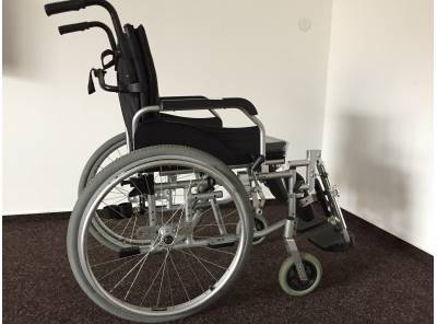 Invalidní vozík, odlehčená skládací konstrukce