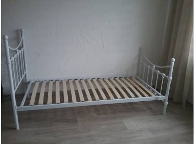 Kovová postel 