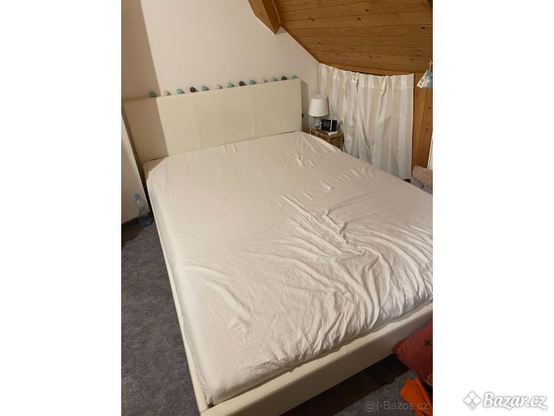 Čalouněná postel Barcelona 140x200cm Bílá