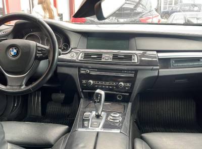 BMW 750i interiér, karosárske diely, polky, štvrťky