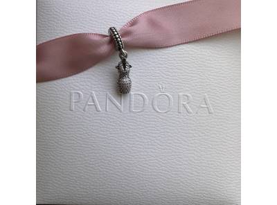 Pandora přívěsek šaty