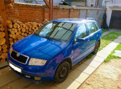 Škoda Fabia kombi 1,4 modré barvy s tažným zařízením a střešním oknem
