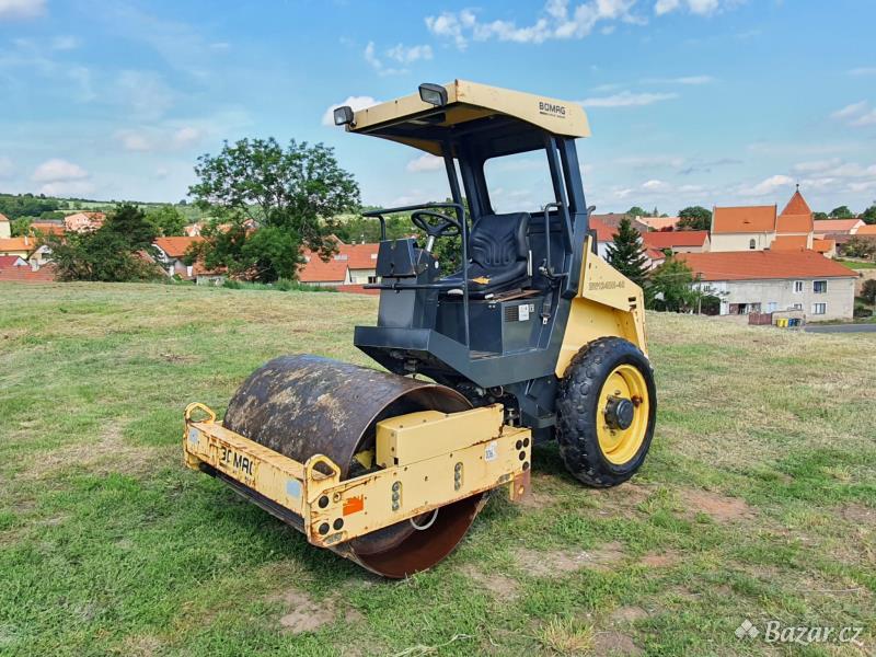 Vibrační válec s hladkým bubnem Bomag BW124DH-40 (Možnost leasingu)