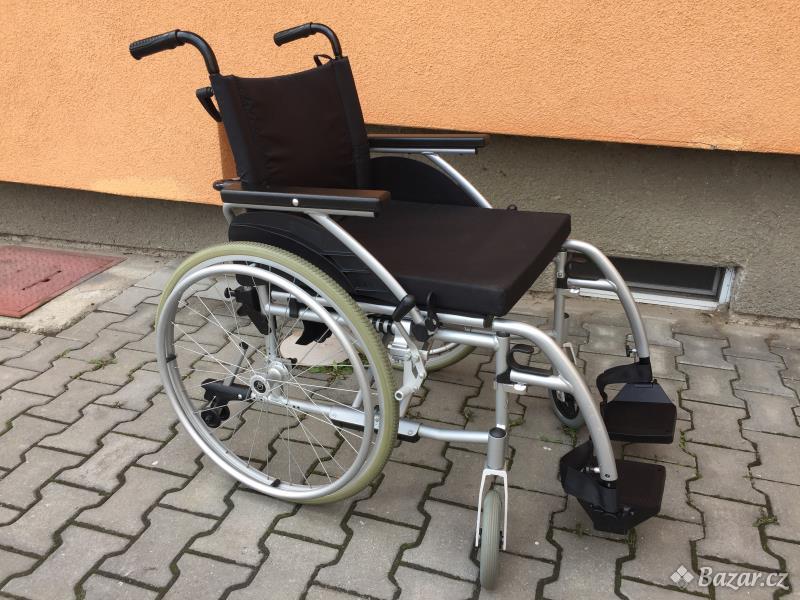 Invalidní vozík mechanický - odlehčený skládací