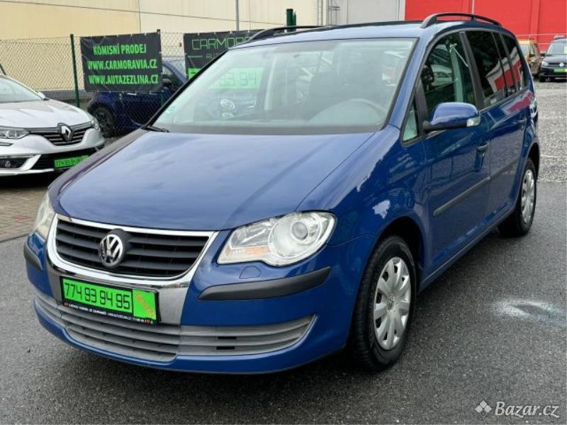 Volkswagen Touran 1,6 MPI - VYHŘÍVANÁ SEDADLA